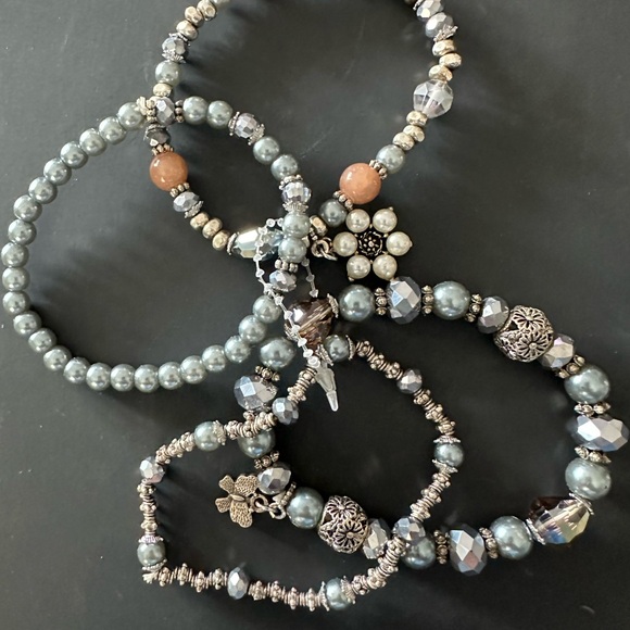 Four stretch bracelet set with charms - Picture 3 of 5